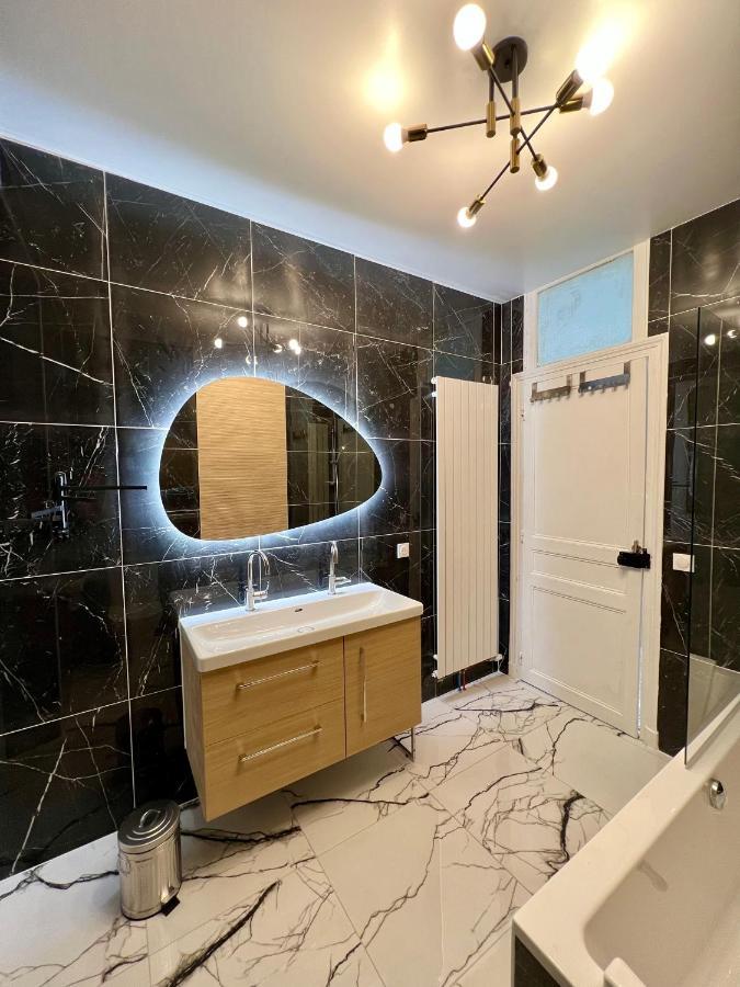 De Luxe Avec Fresque, Hyper Centre Et Parking Sure Appartement Fontainebleau